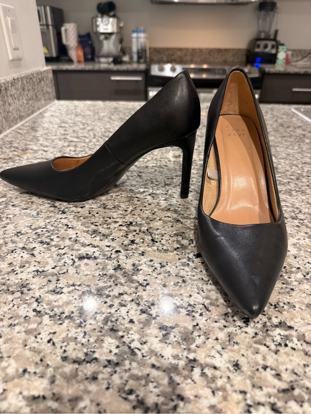 Black Pointed-Toe Women’s Pumps